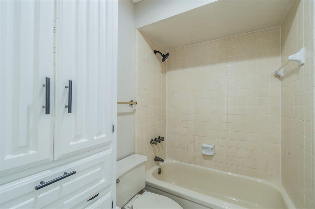 1515 Cherrycrest Street, Dallas, TX 75228