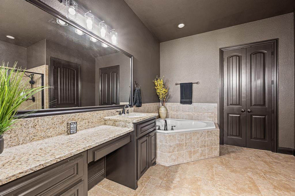 14 Wimbledon Court, Heath, TX 75032