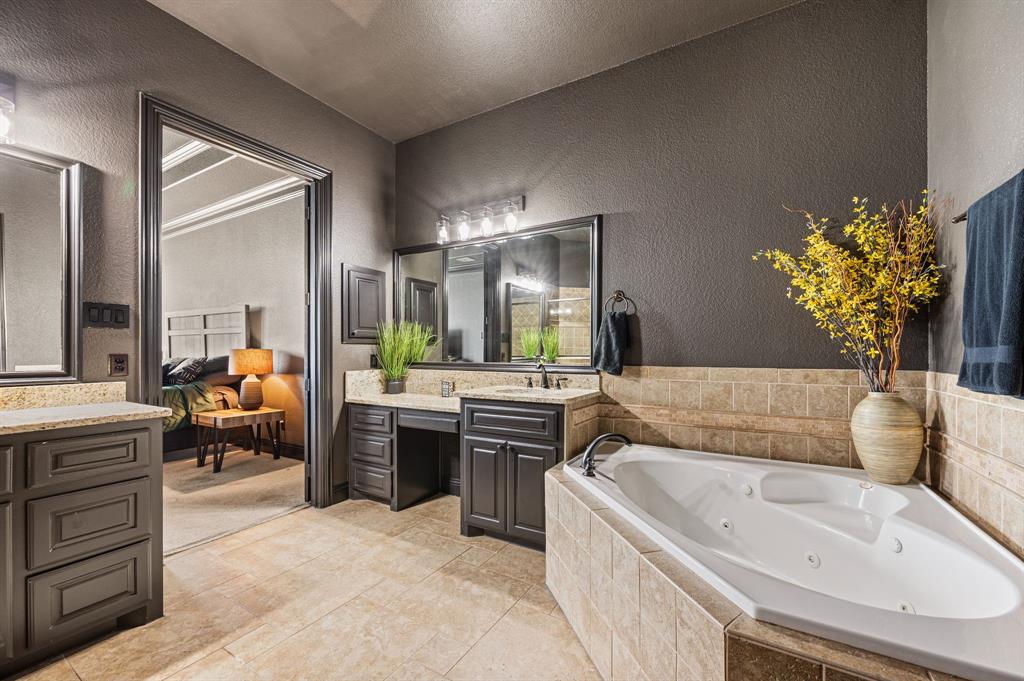 14 Wimbledon Court, Heath, TX 75032