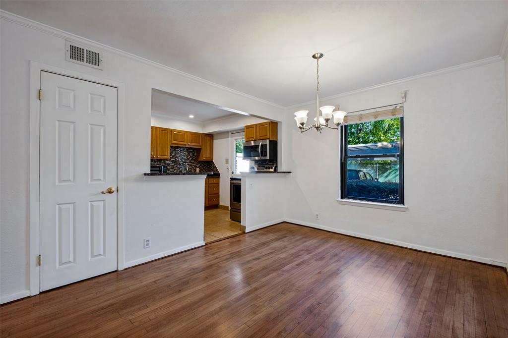 Hardwood Floors run through out the living and dining area. Hardwood Floors run through out the living and dining area.