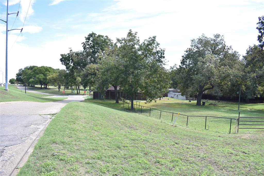 3933 Lawnview Avenue, Dallas, TX 75227