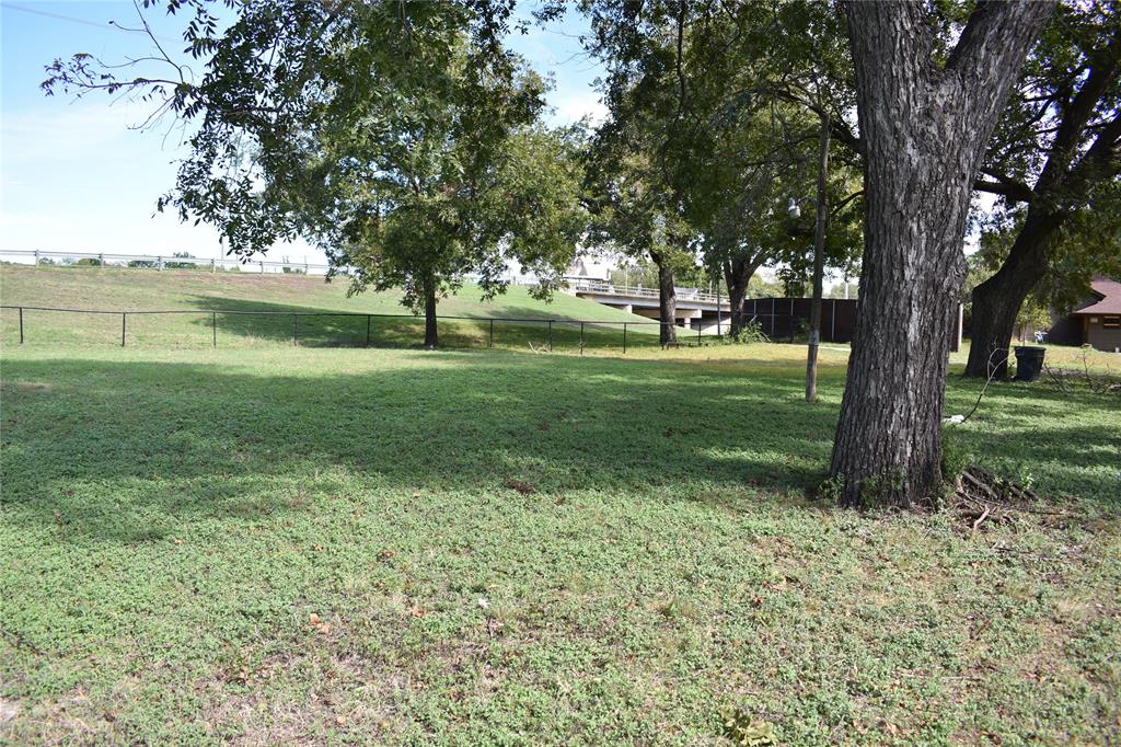 3933 Lawnview Avenue, Dallas, TX 75227