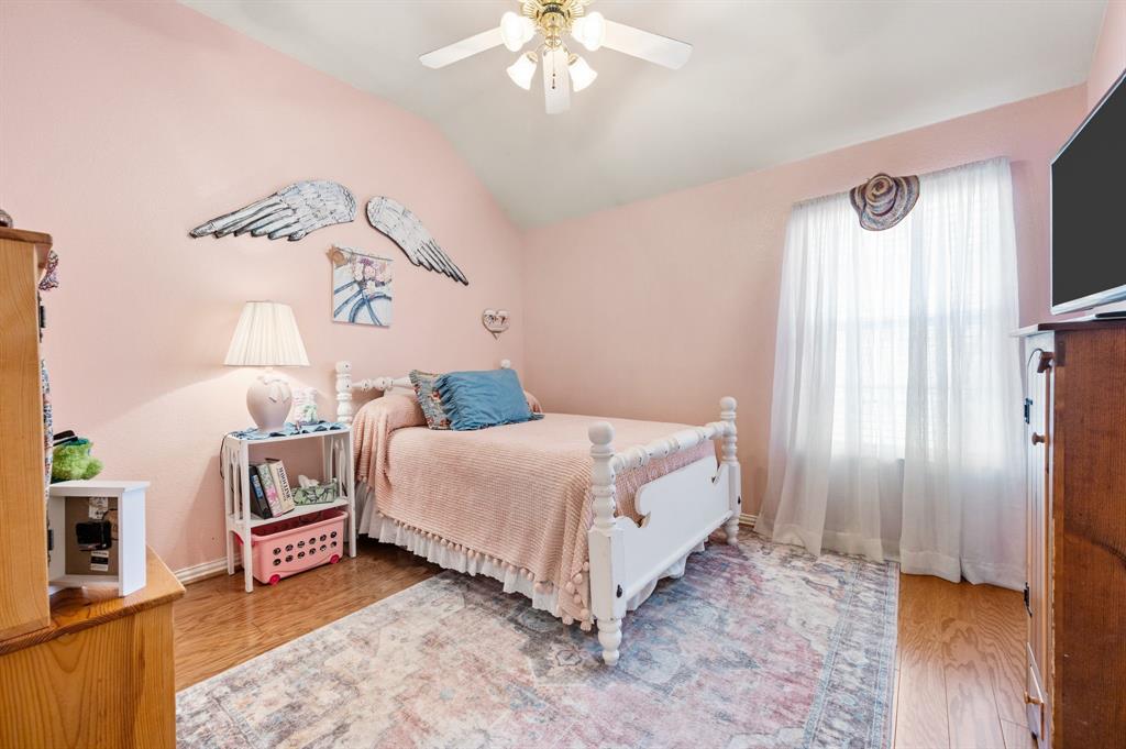 Secondary bedroom