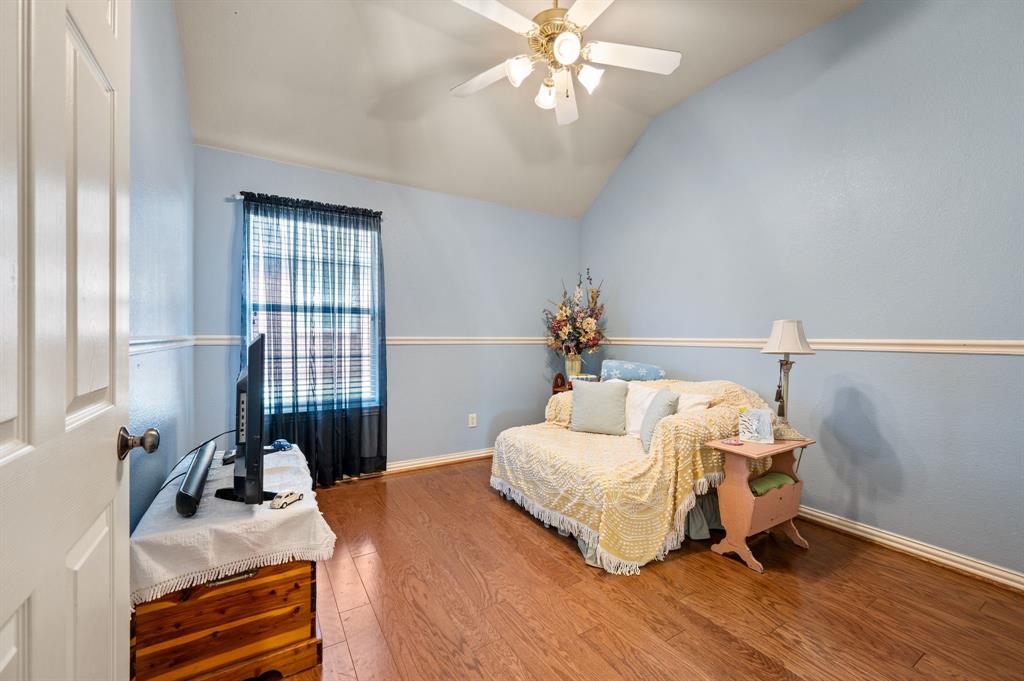 Secondary bedroom