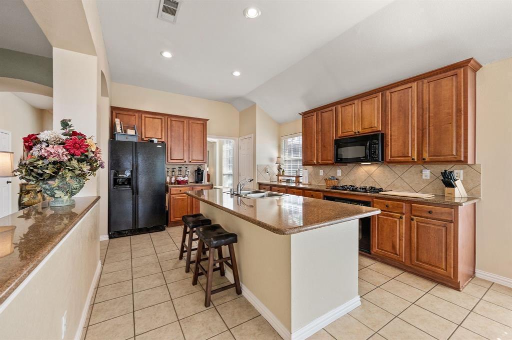 Nice size kitchen with island and gas cooktop