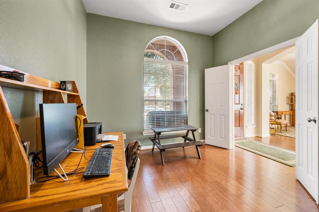 Fourth bedroom or office space