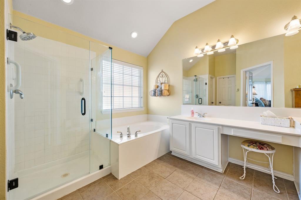 Dual sinks in the primary bath