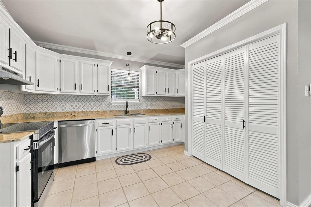 938 Amsden Street, Denison, TX 75020