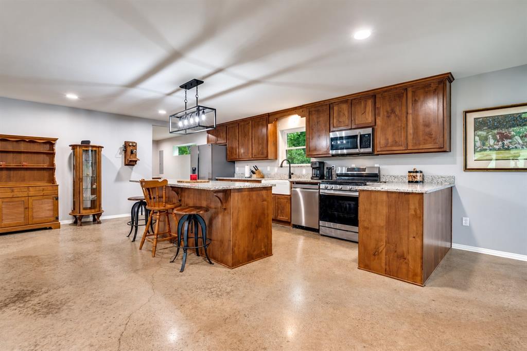 5115 County Road 423, Grandview, TX 76050