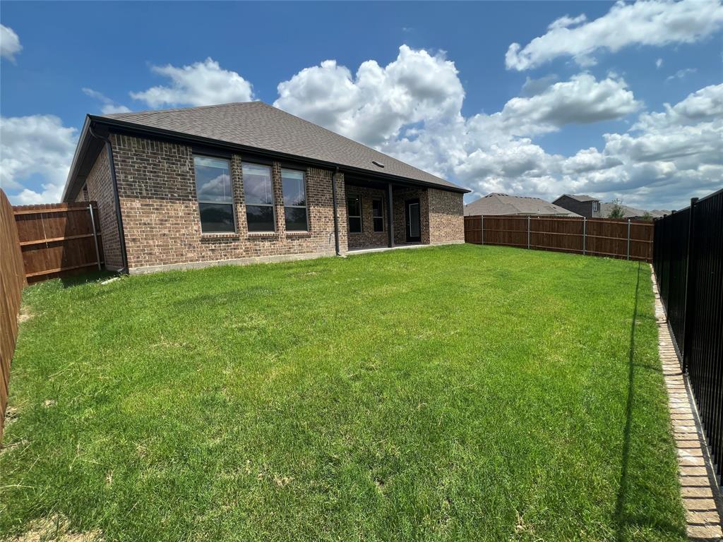 277 Middlefield Drive, Red Oak, TX 75154