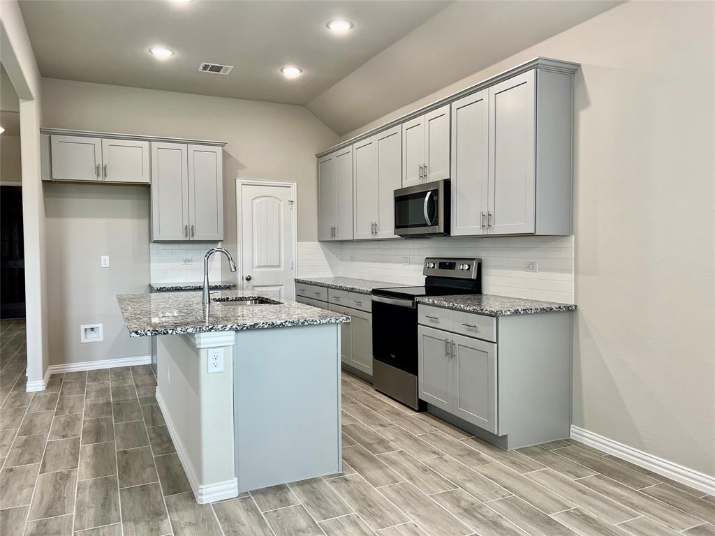 277 Middlefield Drive, Red Oak, TX 75154
