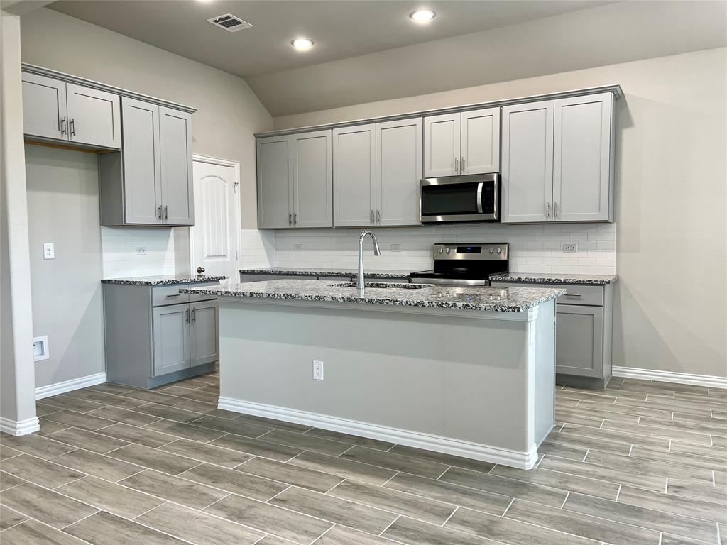 277 Middlefield Drive, Red Oak, TX 75154