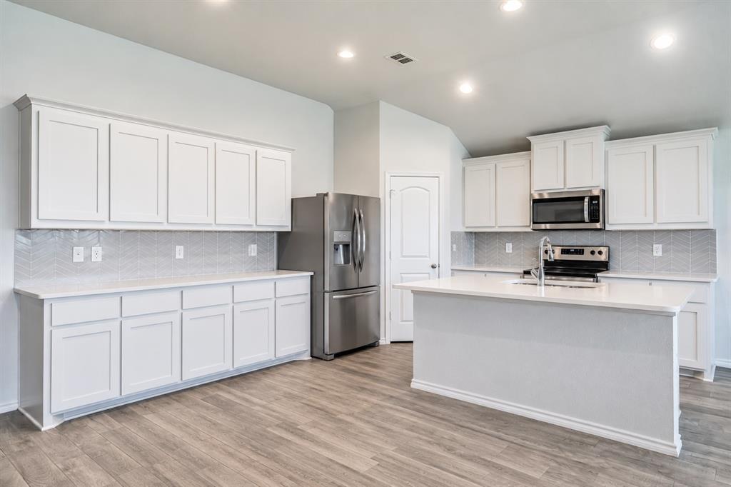 2532 Silver Fox Trail, Weatherford, TX 76087
