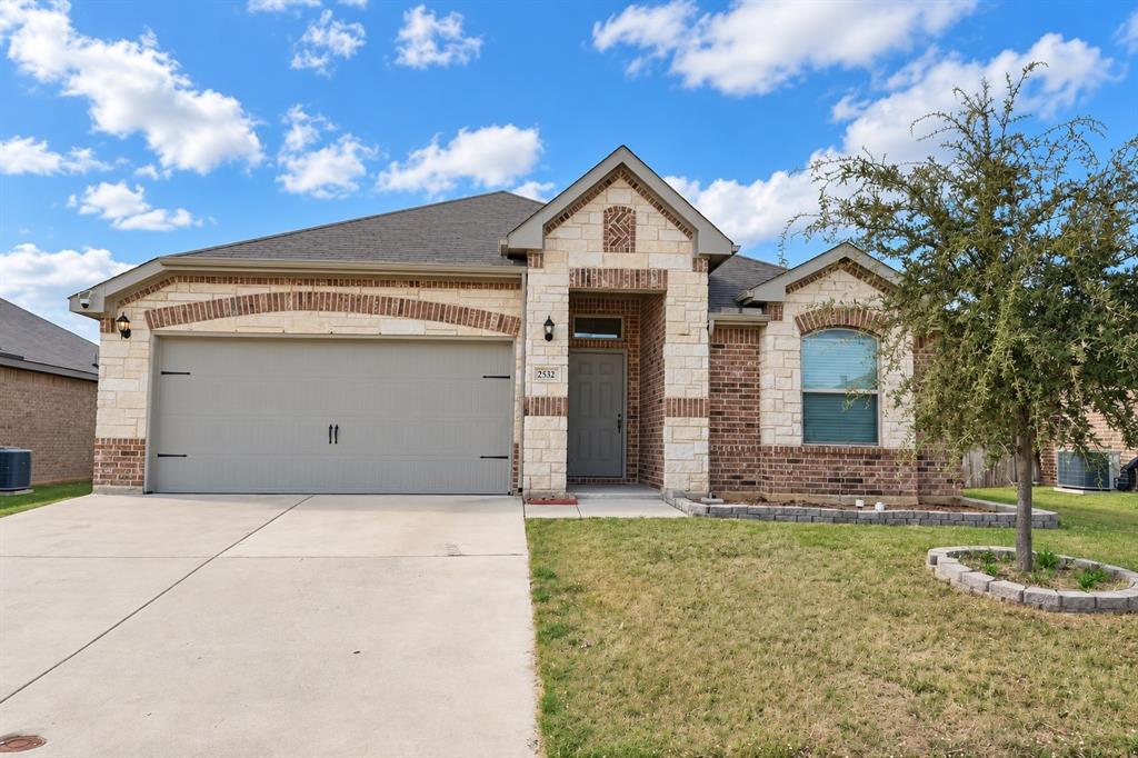 2532 Silver Fox Trail, Weatherford, TX 76087