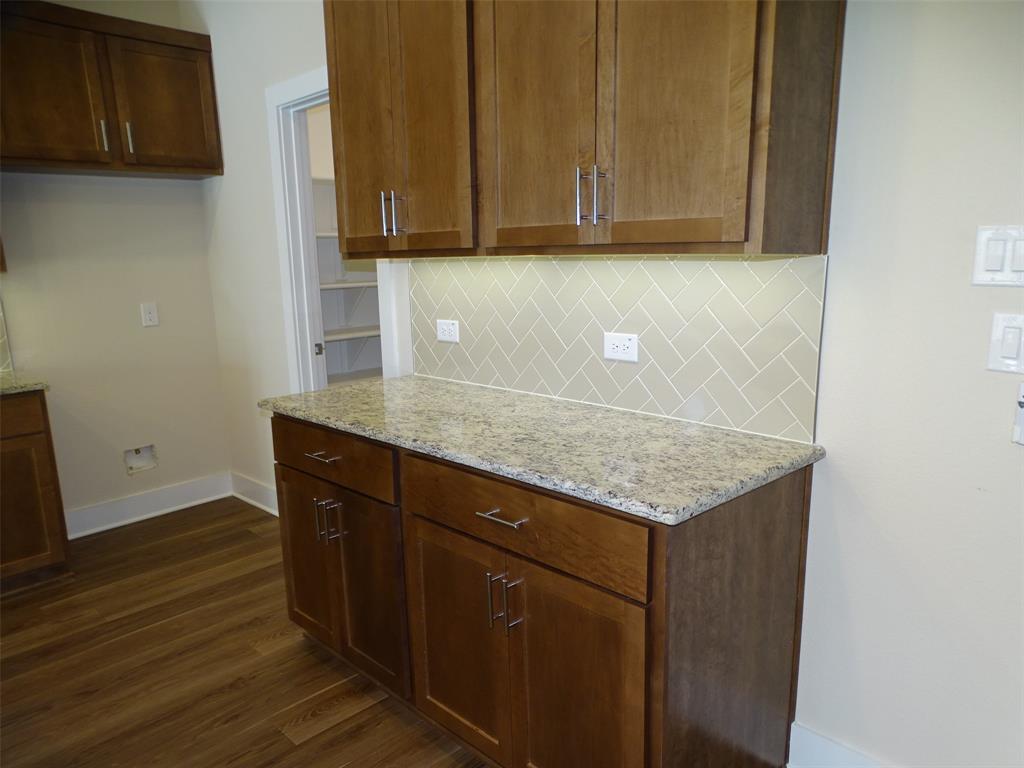 915 Hawthorn Lane, Mansfield, TX 76063