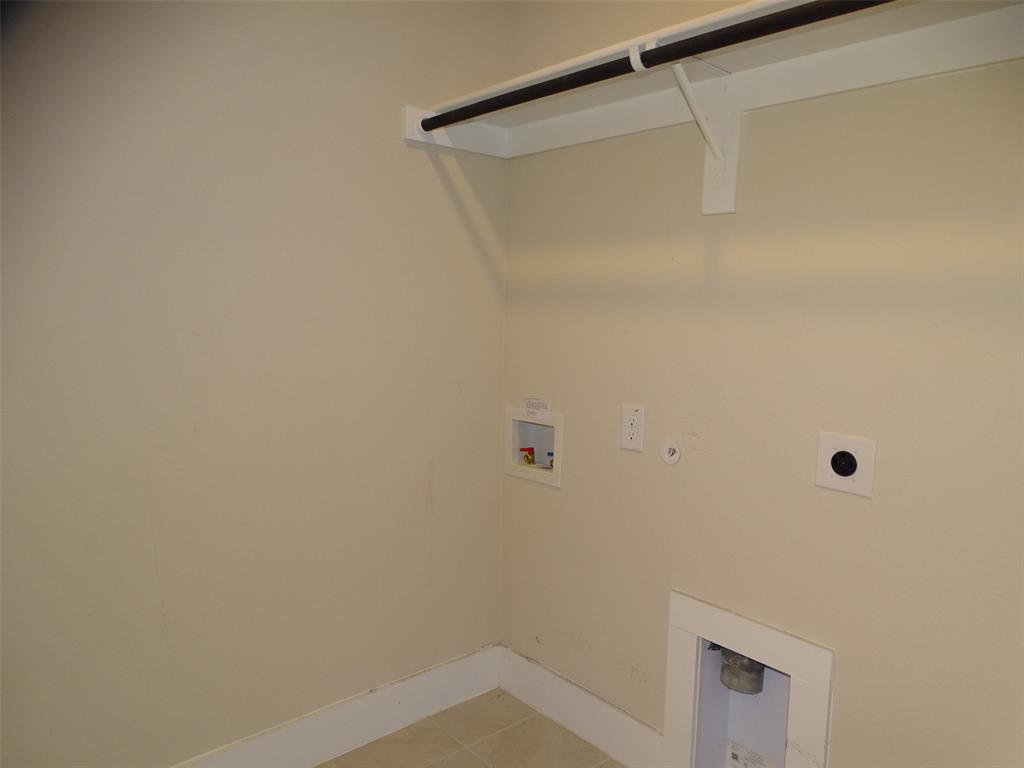 915 Hawthorn Lane, Mansfield, TX 76063