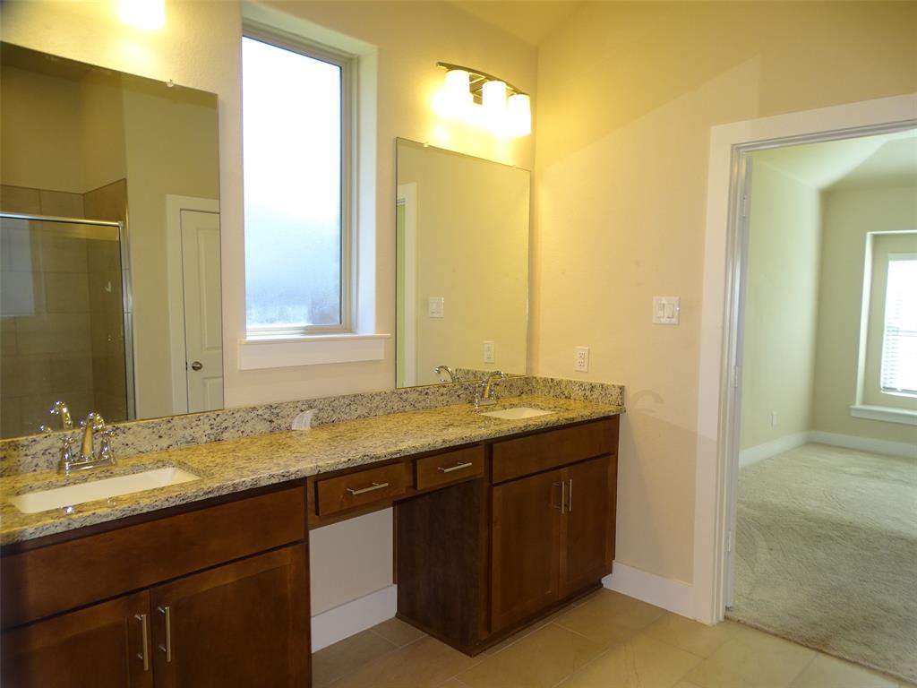 915 Hawthorn Lane, Mansfield, TX 76063