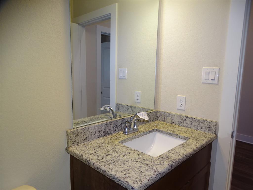 915 Hawthorn Lane, Mansfield, TX 76063