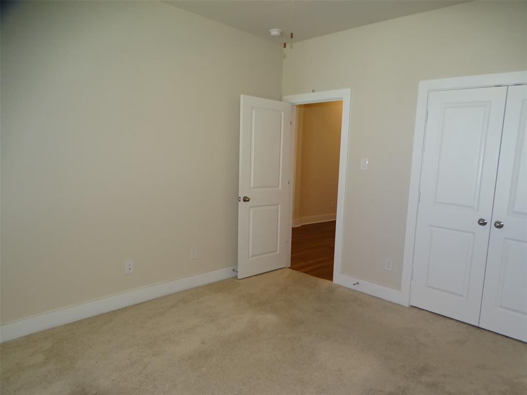 915 Hawthorn Lane, Mansfield, TX 76063