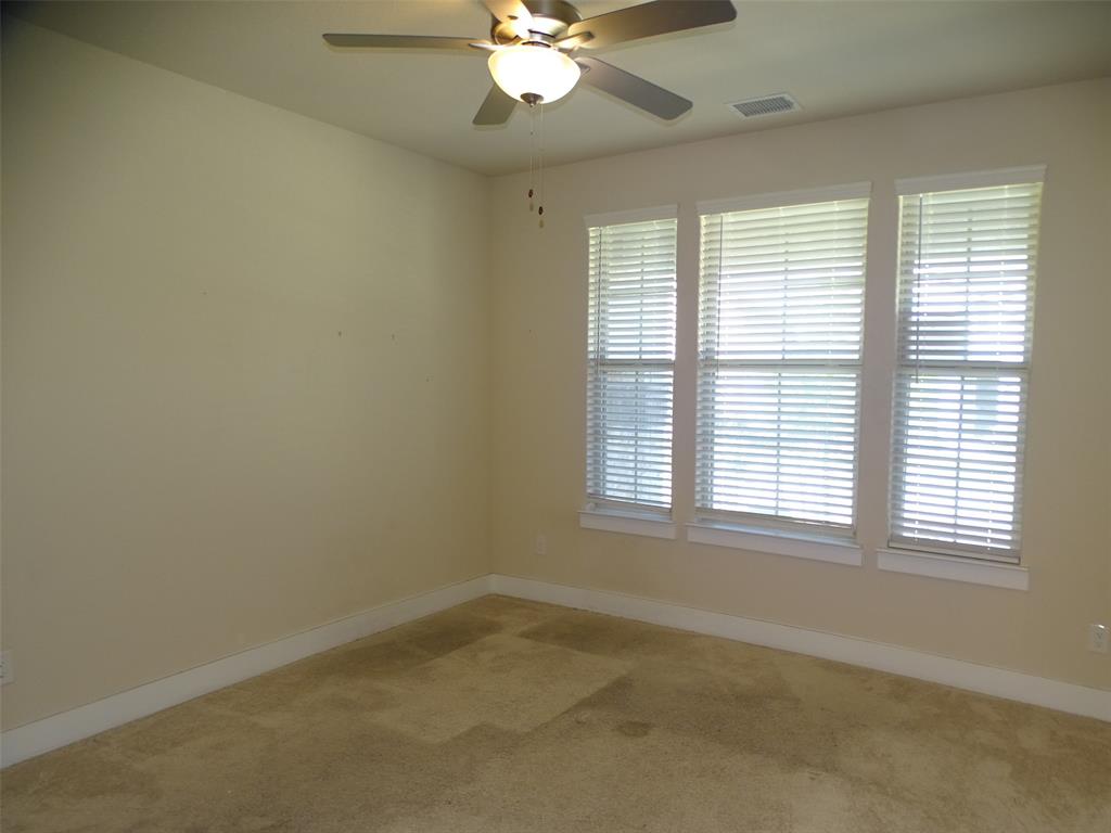 915 Hawthorn Lane, Mansfield, TX 76063
