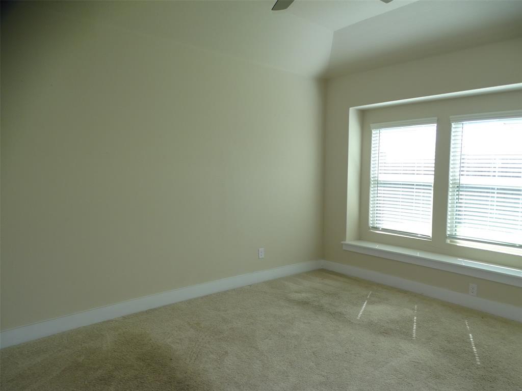 915 Hawthorn Lane, Mansfield, TX 76063