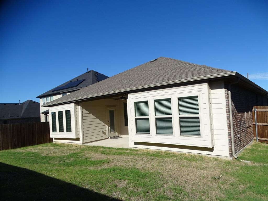 915 Hawthorn Lane, Mansfield, TX 76063