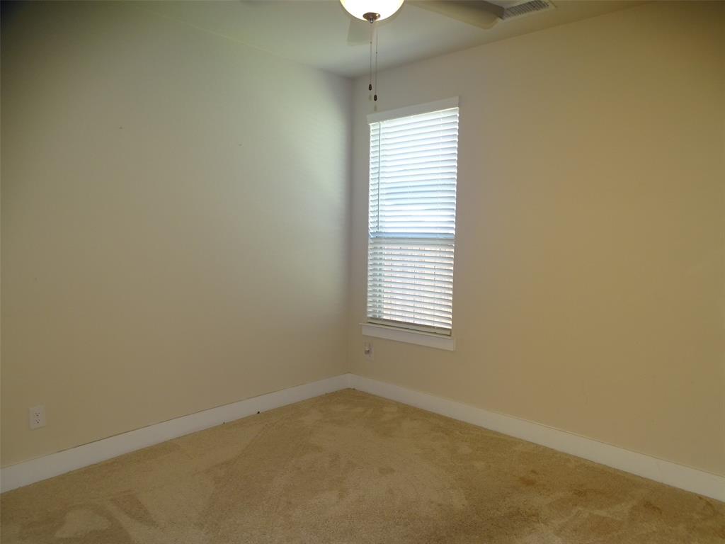 915 Hawthorn Lane, Mansfield, TX 76063