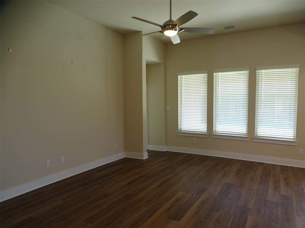 915 Hawthorn Lane, Mansfield, TX 76063