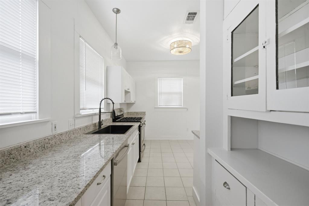1124 W Arlington Avenue, Fort Worth, TX 76110