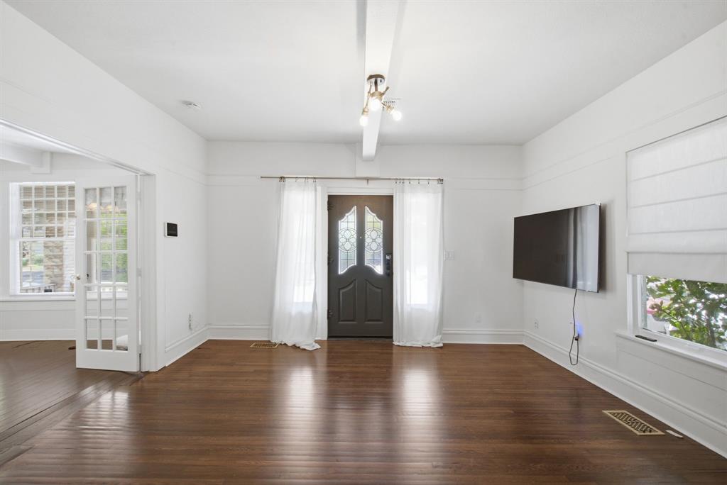 1124 W Arlington Avenue, Fort Worth, TX 76110 1124 W Arlington Avenue, Fort Worth, TX 76110