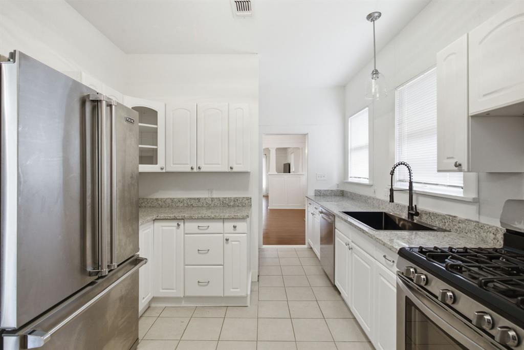 1124 W Arlington Avenue, Fort Worth, TX 76110