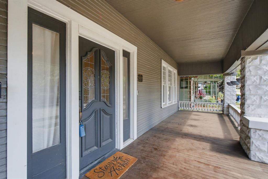 1124 W Arlington Avenue, Fort Worth, TX 76110 1124 W Arlington Avenue, Fort Worth, TX 76110
