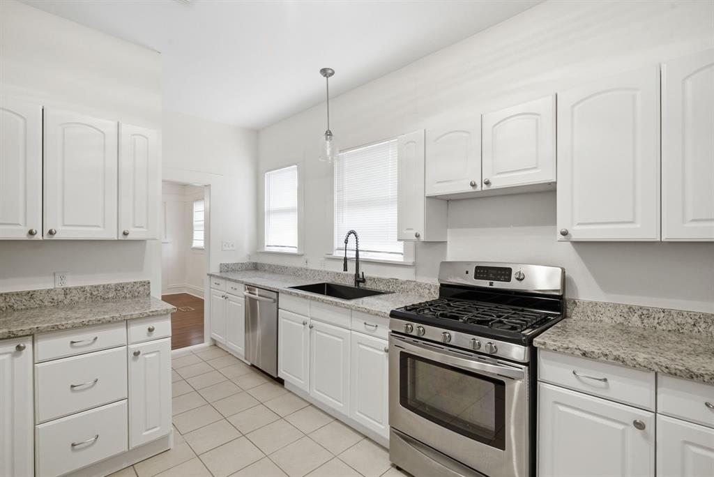 1124 W Arlington Avenue, Fort Worth, TX 76110