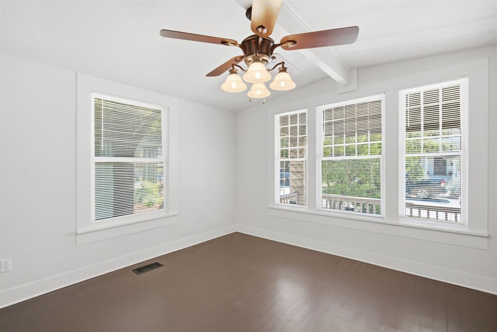 1124 W Arlington Avenue, Fort Worth, TX 76110 1124 W Arlington Avenue, Fort Worth, TX 76110