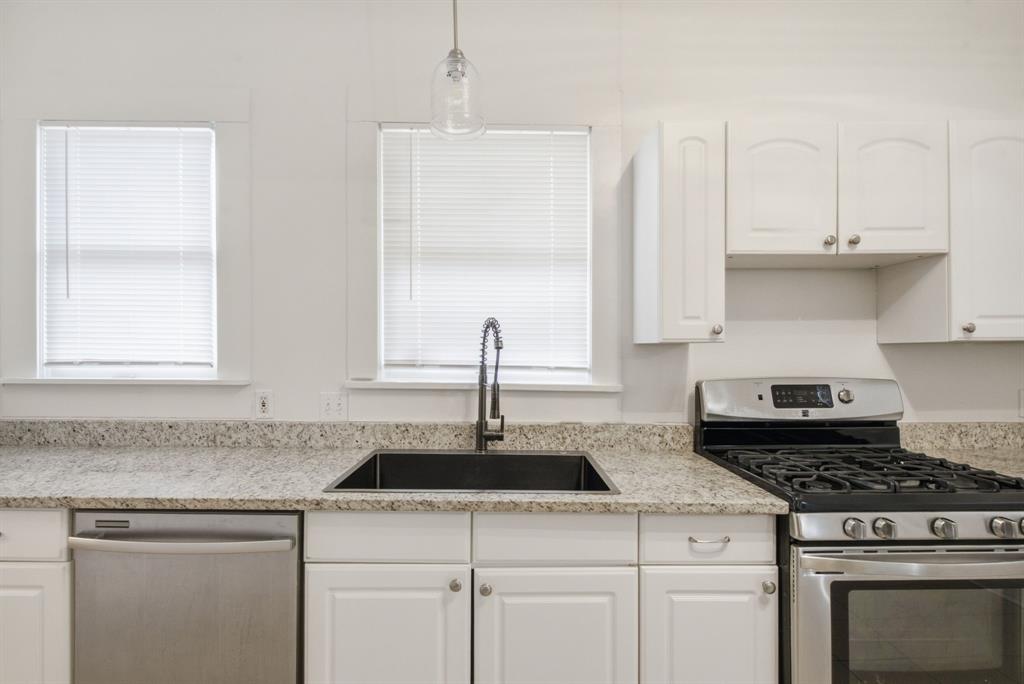 1124 W Arlington Avenue, Fort Worth, TX 76110