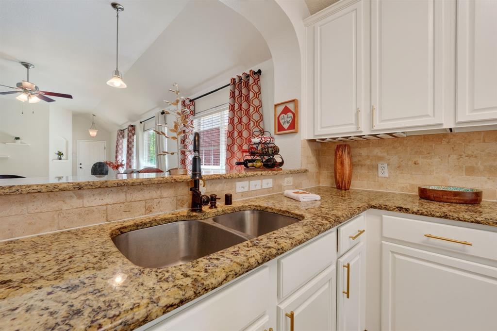 6105 Cheyenne Drive, The Colony, TX 75056