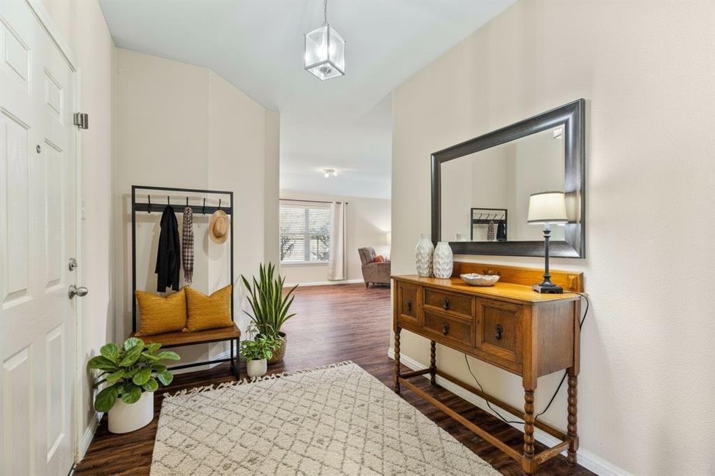 Virtually staged entry way