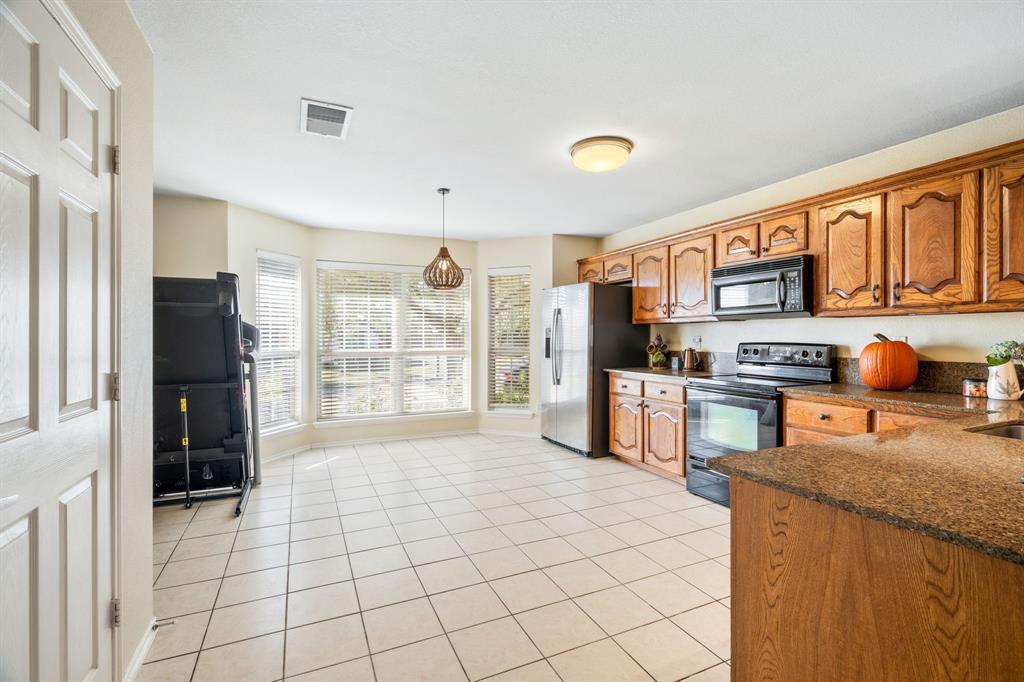 This large kitchen area can easily accommodate a breakfast table.