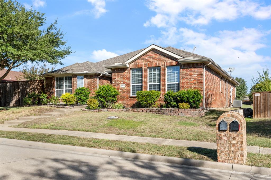 This 1 story brick home is on a cul de sac in Lofland Farms.