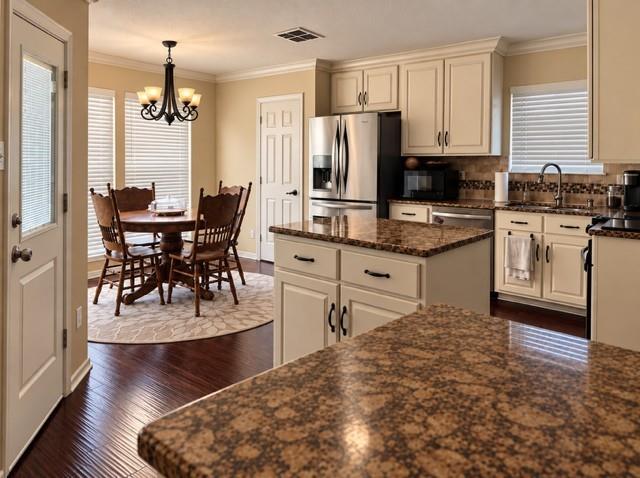 Classic oak cabinets movable island granite counters so much natural light just wonderful