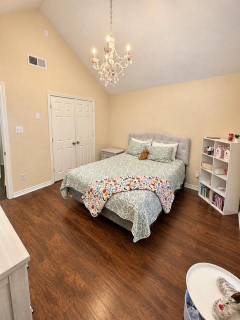 Queen bed in this secondary room plenty of space