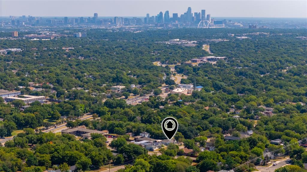Approx. 15 minutes away from Downtown Dallas
