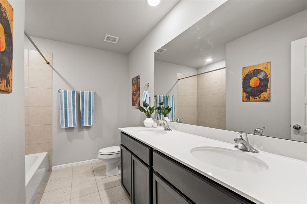 Secondary bathroom is a great size