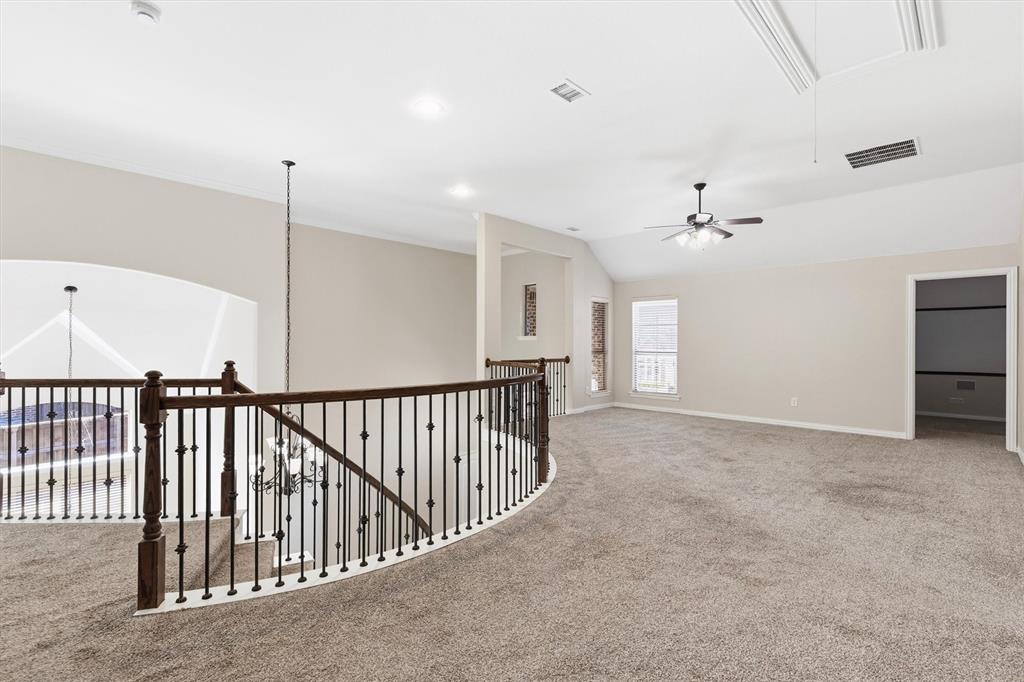 Spacious Gameroom/flex room/playroom
