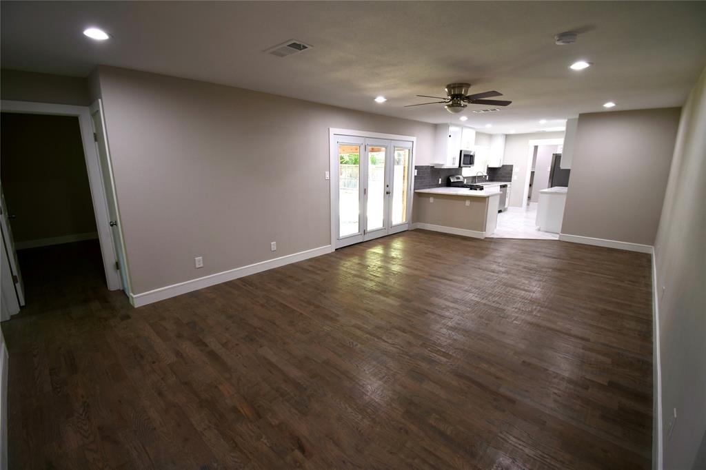 1015 Mitchell Road, Irving, TX 75060
