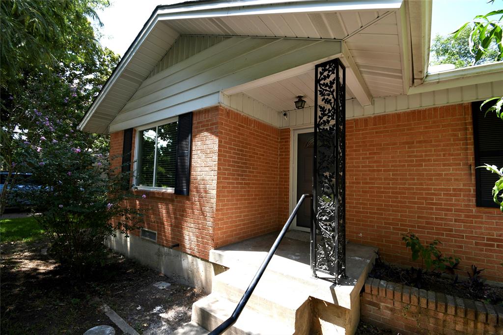 1015 Mitchell Road, Irving, TX 75060