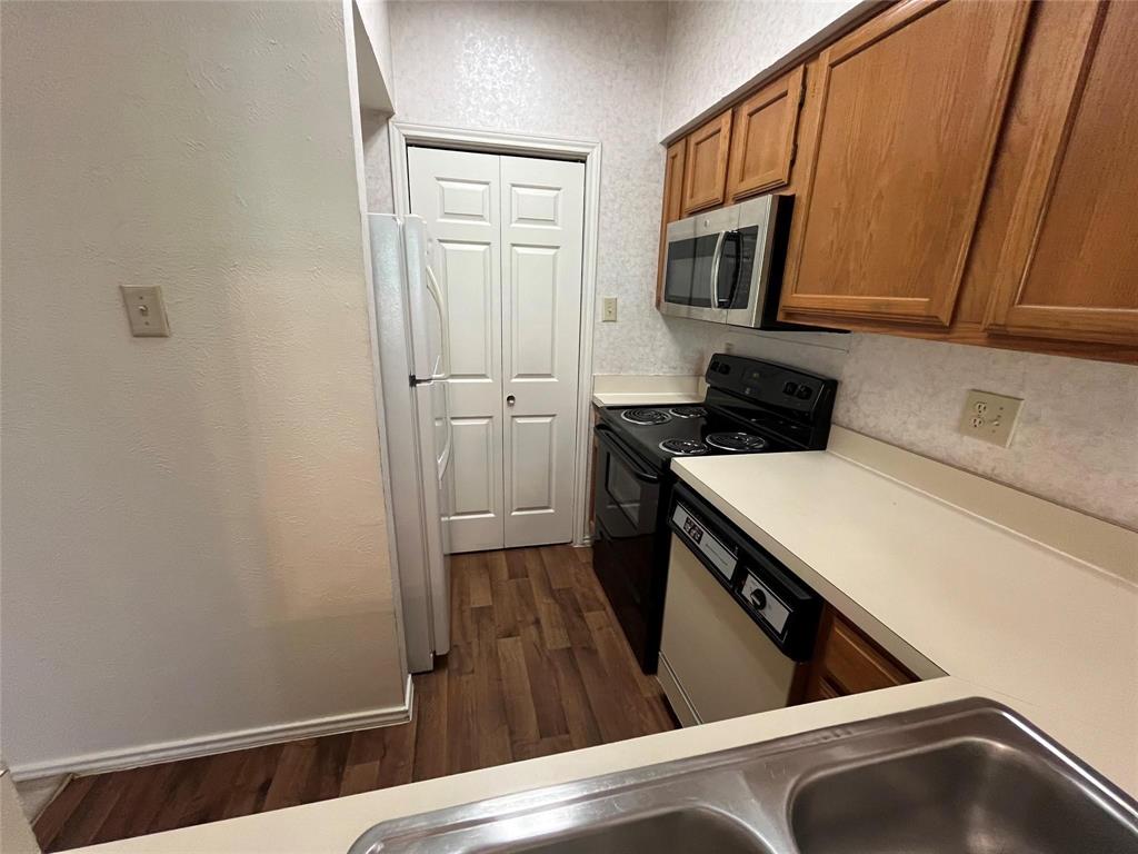 501 Arbor Creek Drive, #207, Euless, TX 76039