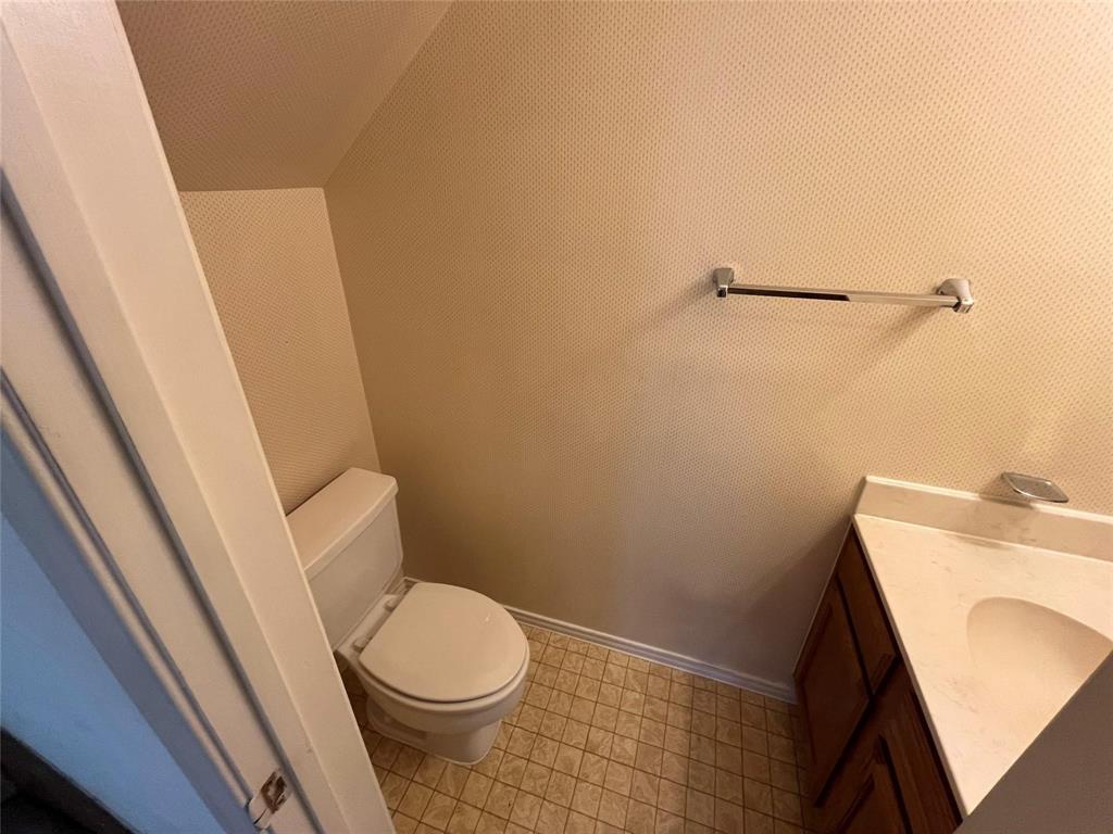 501 Arbor Creek Drive, #207, Euless, TX 76039
