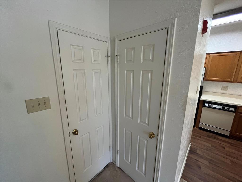 501 Arbor Creek Drive, #207, Euless, TX 76039