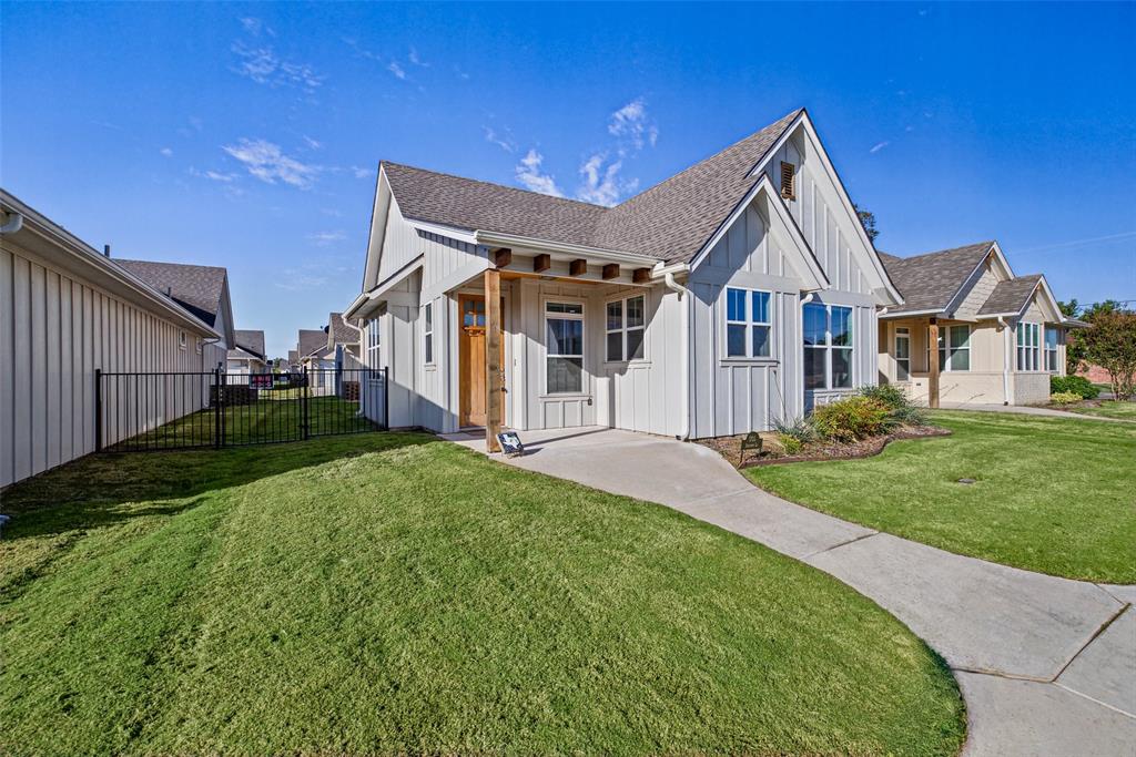 505 Eastpark Lane, Granbury, TX 76049